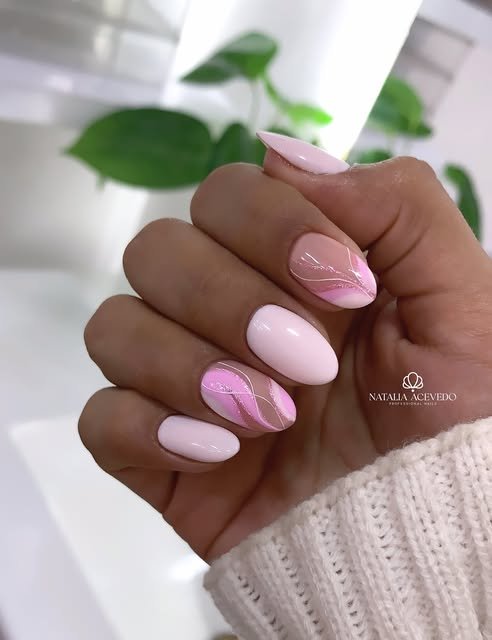Manicura rosa de Natalia Acevedo Nails